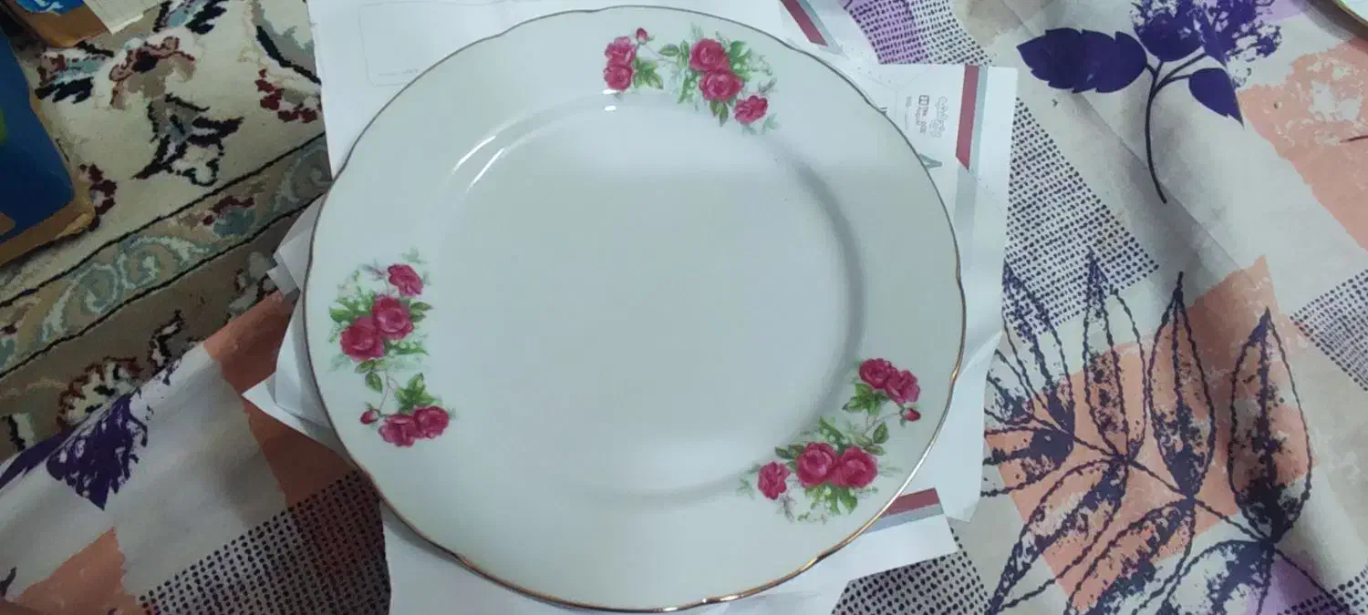 چینی گل قرمز|ظروف سرو و پذیرایی|اصفهان, شمس آباد|دیوار