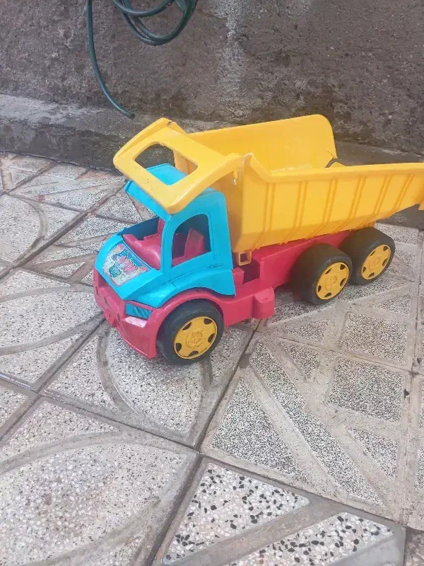 ماشین سایز بزرگ|اسباب‌بازی بچه|نیشابور, دربقاضی|دیوار