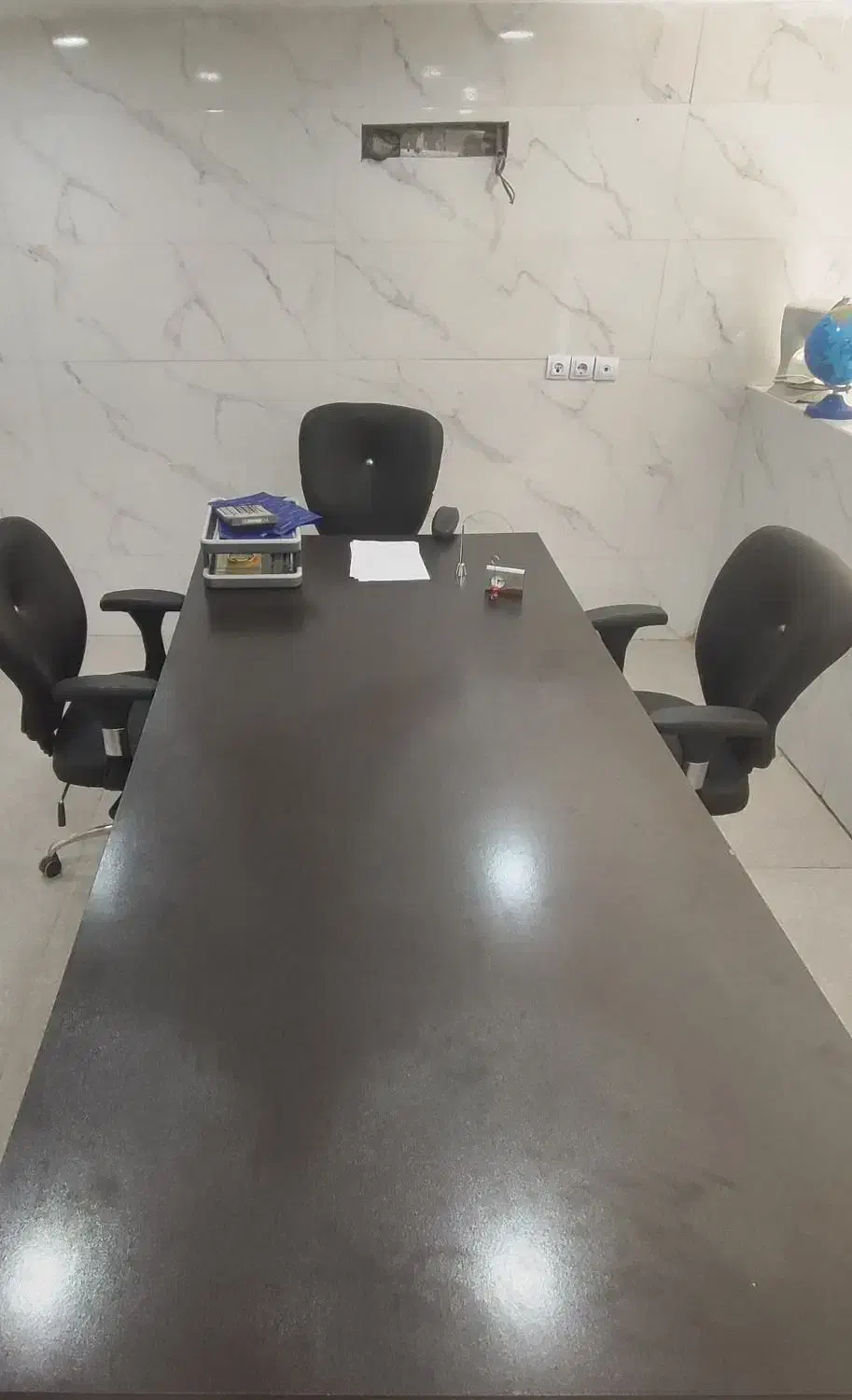 میز|میز تحریر و کامپیوتر|شیراز, میرزاکوچک خان|دیوار