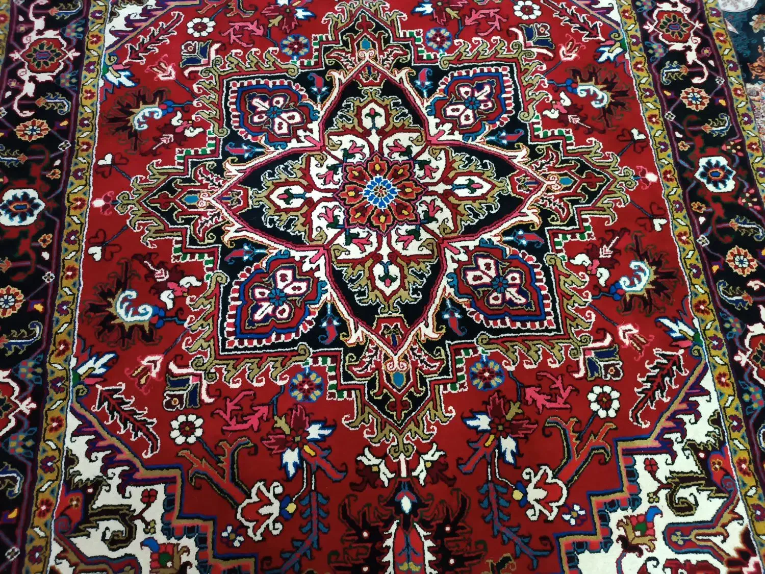 فرش نه متری هریس|فرش|تبریز, |دیوار