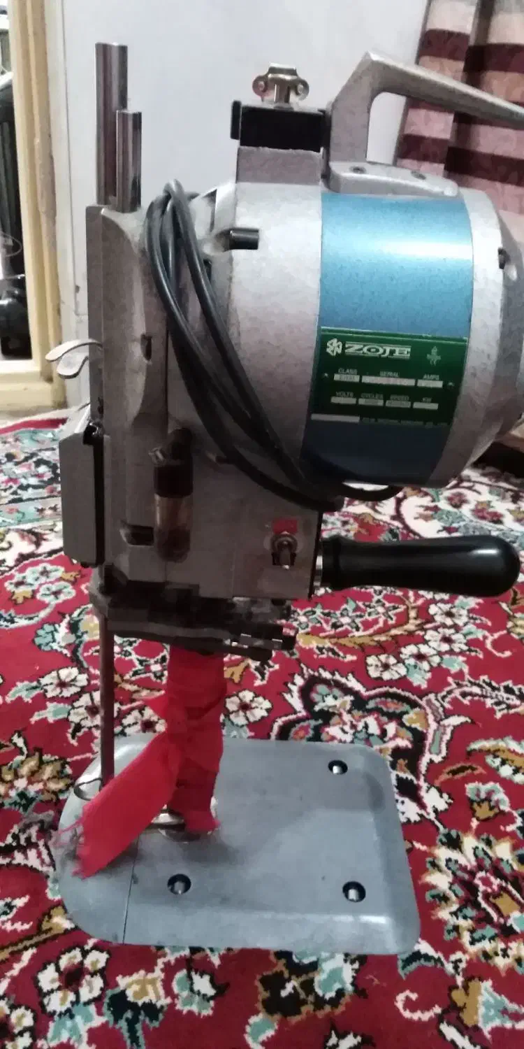 چرخ راسته. سردوز 4نخ. قیچی برقی|چرخ خیاطی و ریسندگی|مشهد, شهرک مهر آباد|دیوار