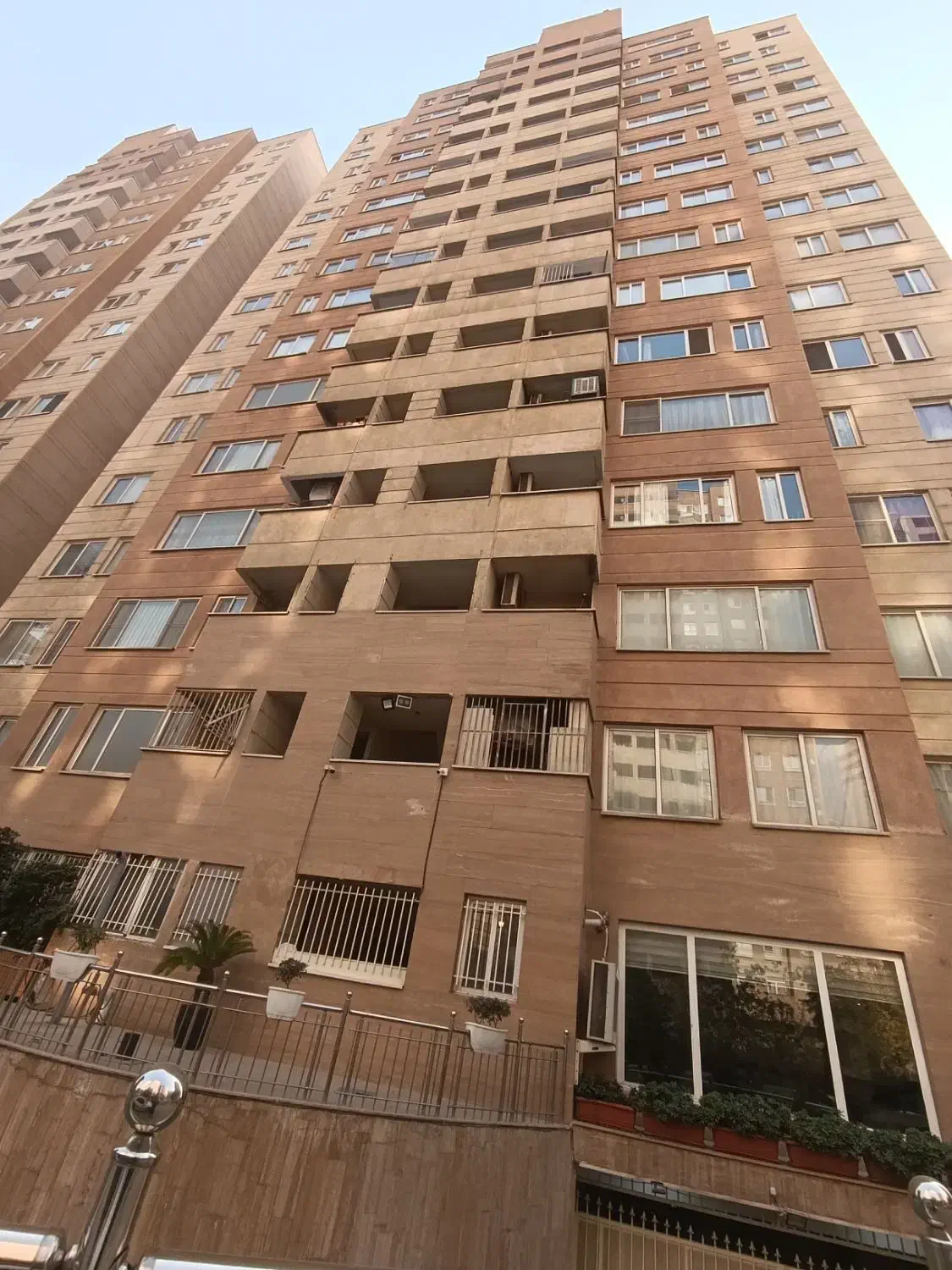 اجاره سه خواب 135 متری میدان دریاچه