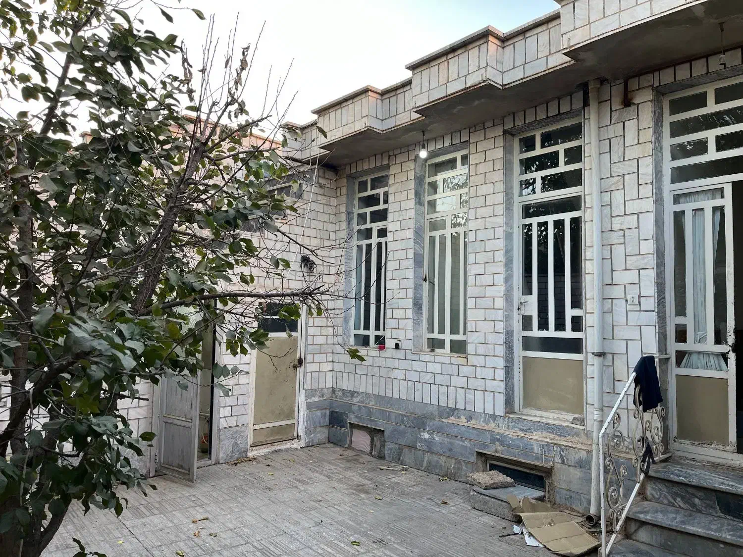 ساختمان ۲۰۰ متری رهن و اجاره|اجارهٔ خانه و ویلا|کوهدشت, |دیوار