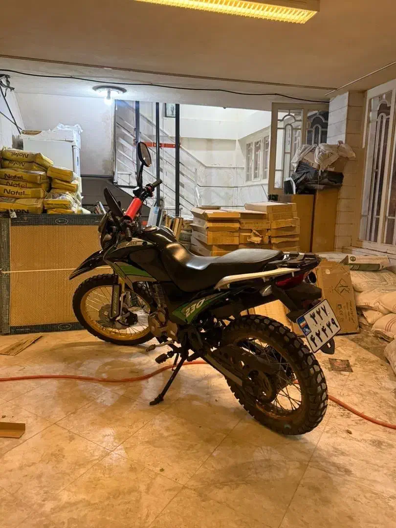 موتور تریل|موتورسیکلت|رباط‌کریم, رباط‌کریم|دیوار