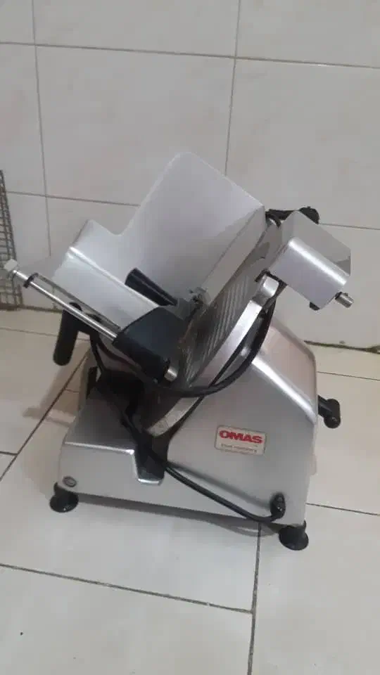 کالباس خورد کن اوماس ایتالیایی|کافیشاپ و رستوران|رشت, سعدی (تختی)|دیوار