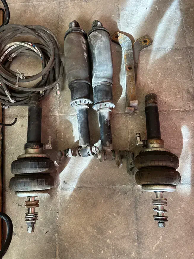 پنوماتیک دوموتور|قطعات یدکی و لوازم جانبی|شیراز, باهنر|دیوار