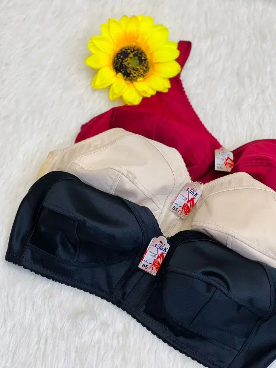 سوتین زنانه|لباس|آران و بیدگل, |دیوار