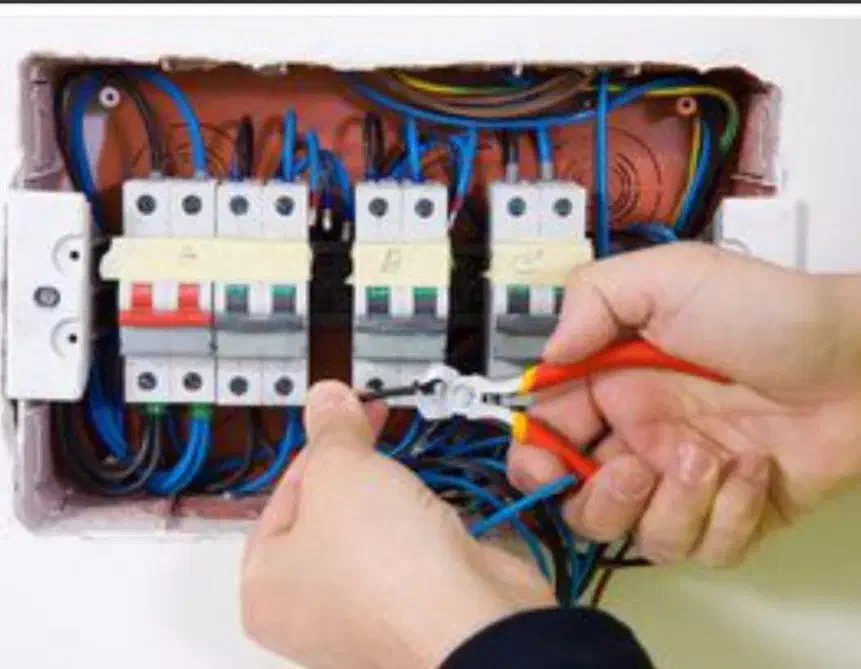 خدمات  برق در فاز های ۱و۲و۳و۴ پردیس  می‌باشد|خدمات پیشه و مهارت|پردیس, فاز ۱|دیوار