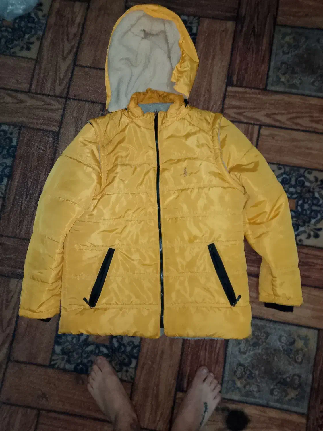 کاپشن|لباس|تهران, مظاهری|دیوار