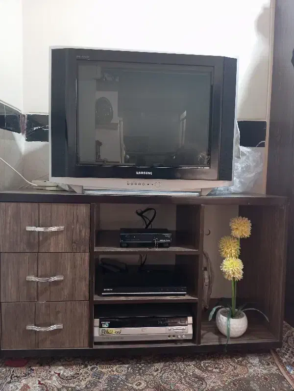 تلویزیون و میز تلویزیون|تلویزیون و پروژکتور|گلستان (تهران), |دیوار