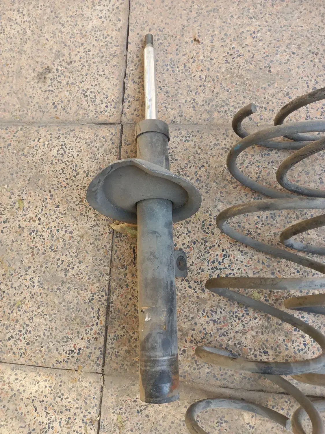 یک جفت کمک و فنر پژو 206|قطعات یدکی و لوازم جانبی|یزد, |دیوار