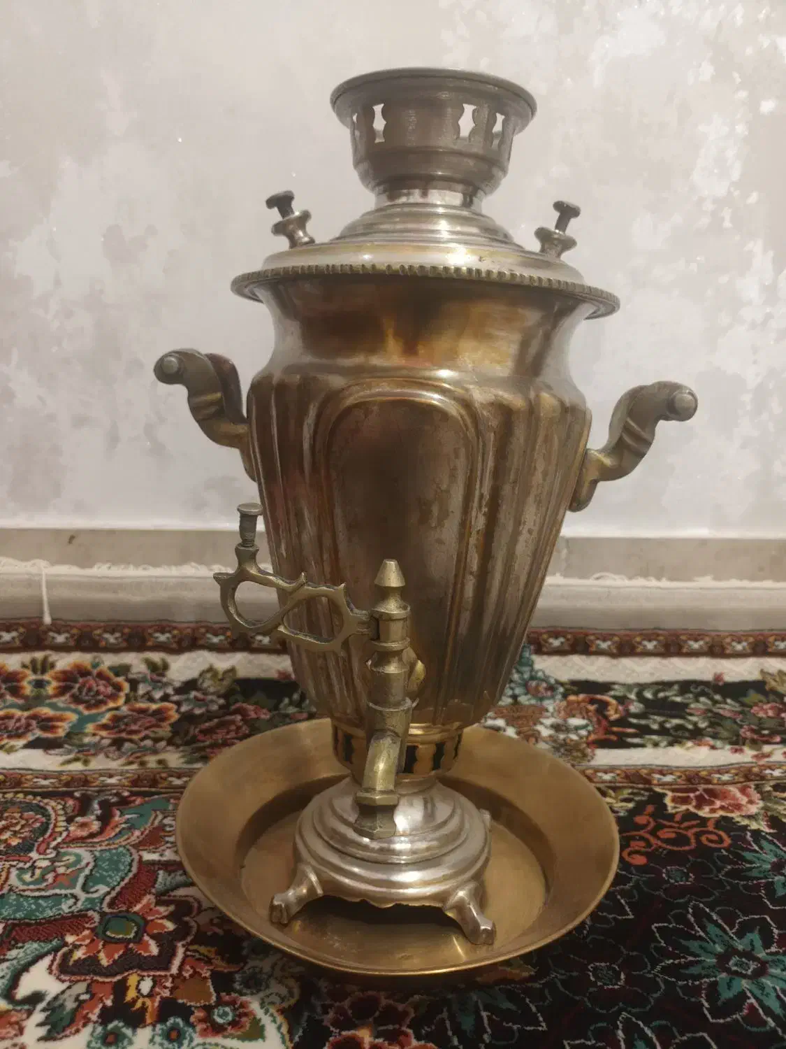 سماور زغالی|کلکسیون اشیاء عتیقه|ساوه, |دیوار