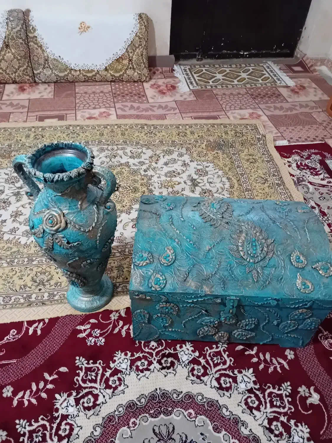 چمدان و گلدان قدیمی|کلکسیون اشیاء عتیقه|سقز, |دیوار