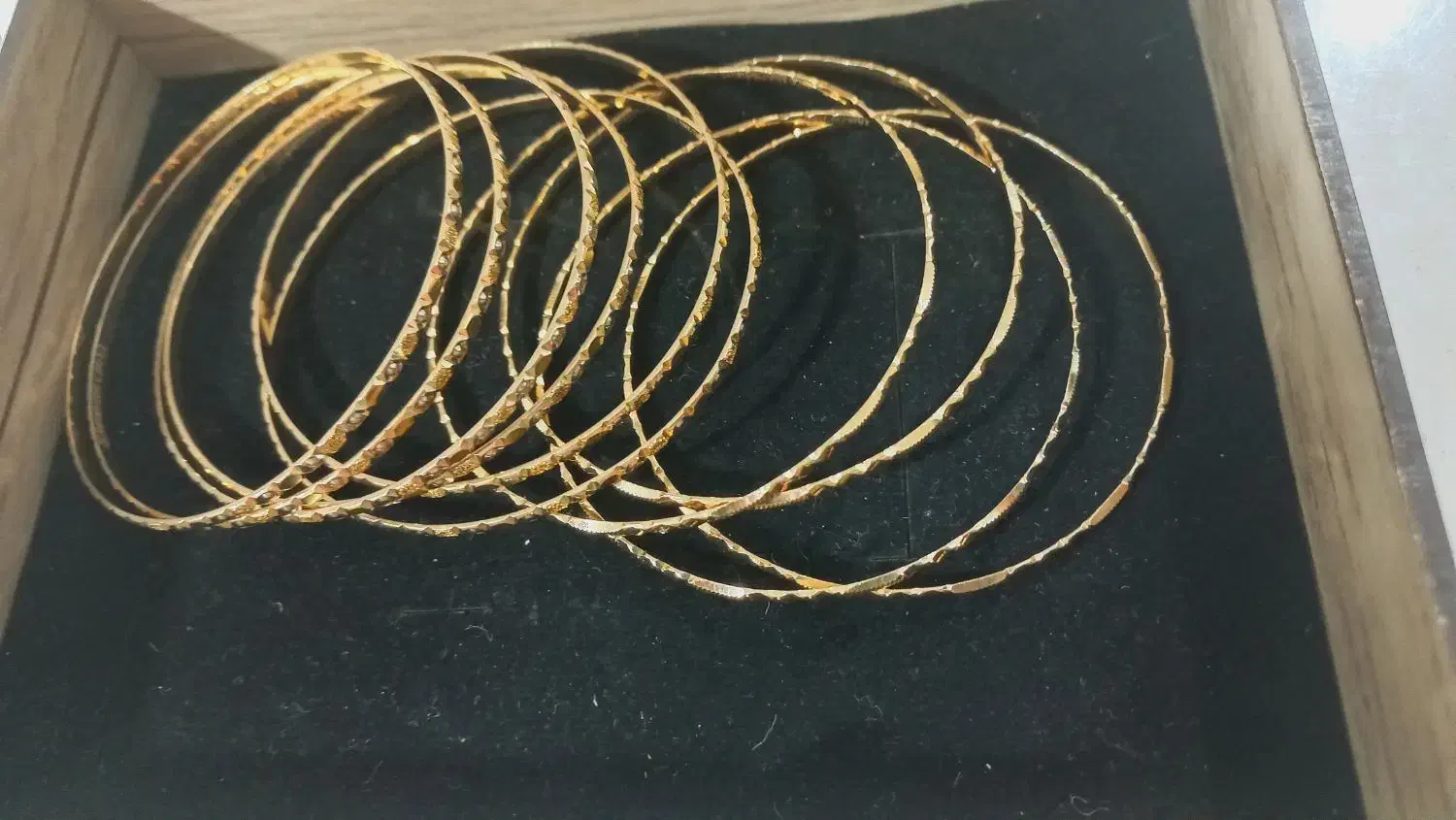 النگو مفتولی|جواهرات|شیراز, کوشک میدان|دیوار