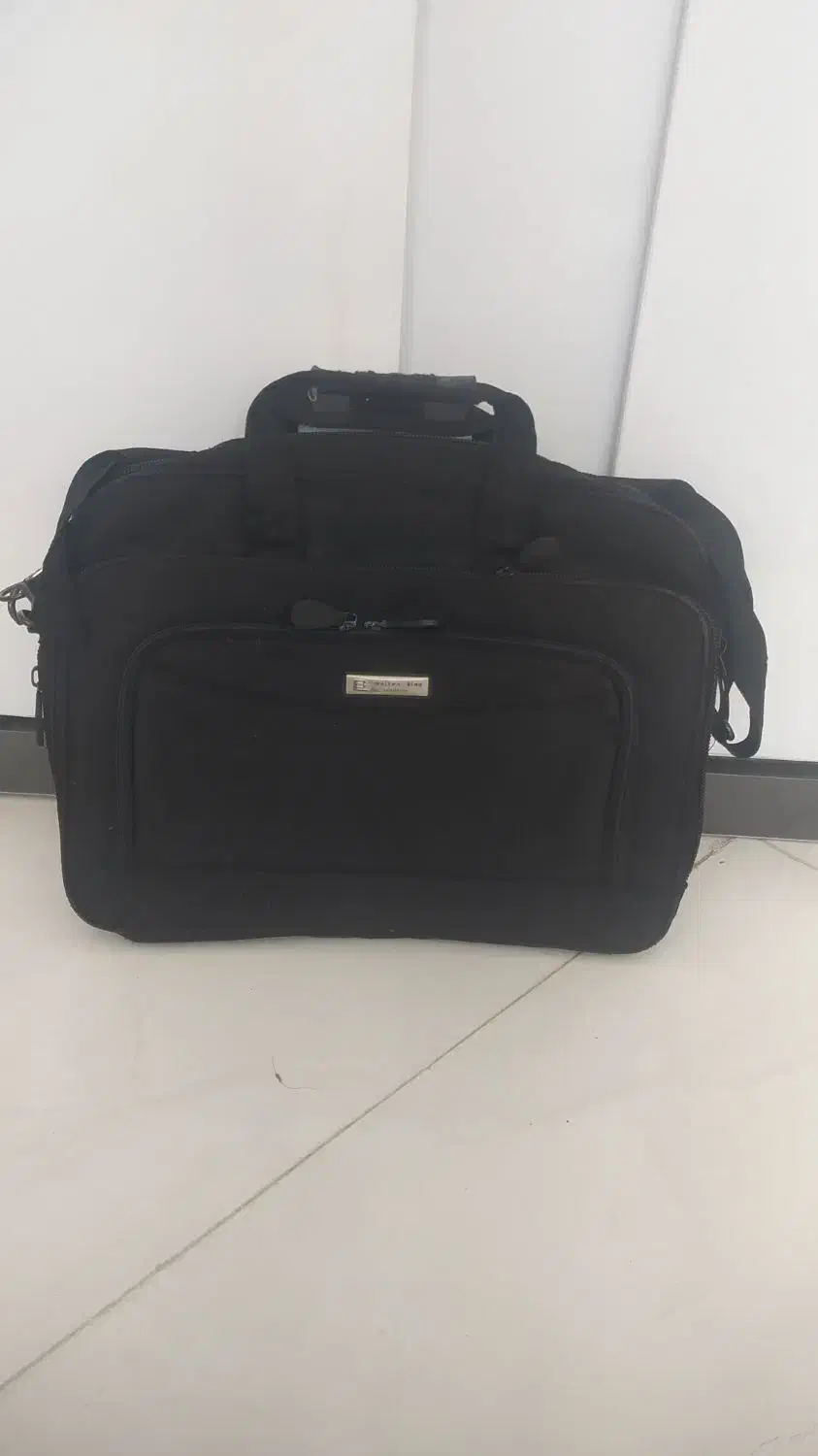 کیف|کیف، کفش، کمربند|کنگاور, |دیوار