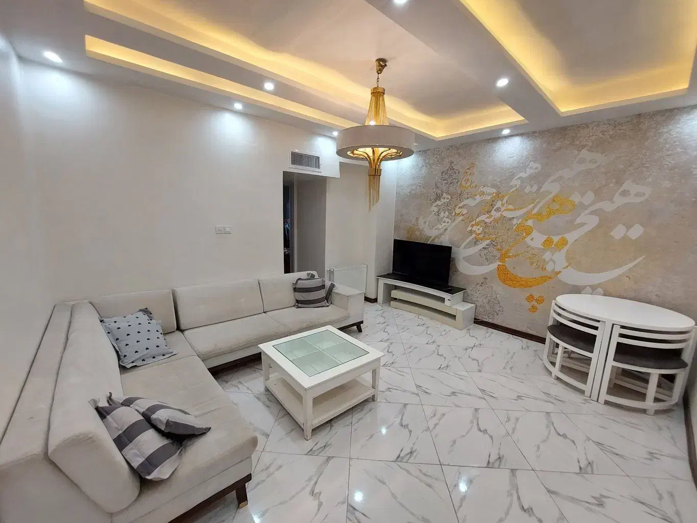 اجاره آپارتمان مبله روزانه و هفتگی در انقلاب|اجارهٔ کوتاهمدت آپارتمان و سوئیت|تهران, شهرآرا|دیوار