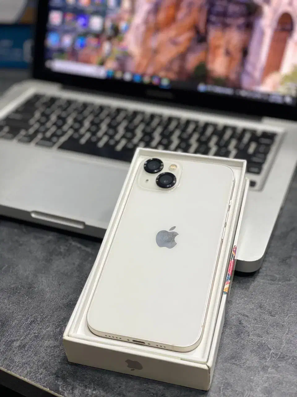 iphon 13|موبایل|نور, |دیوار