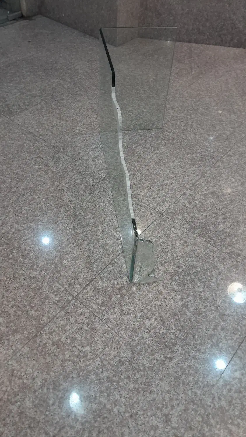 یه عدد شیشه خمیده طول ۱۱۰ عرض۶۰|میز و صندلی غذاخوری|تهران, زعفرانیه|دیوار