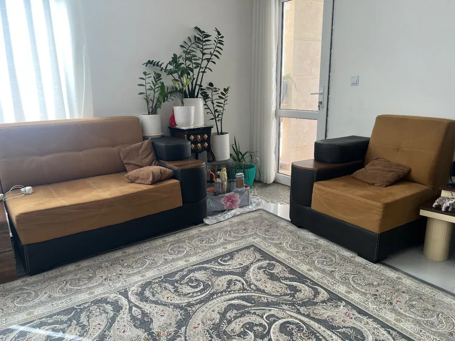 مبلمان|مبلمان خانگی و میز عسلی|شیراز, فرهنگ شهر|دیوار