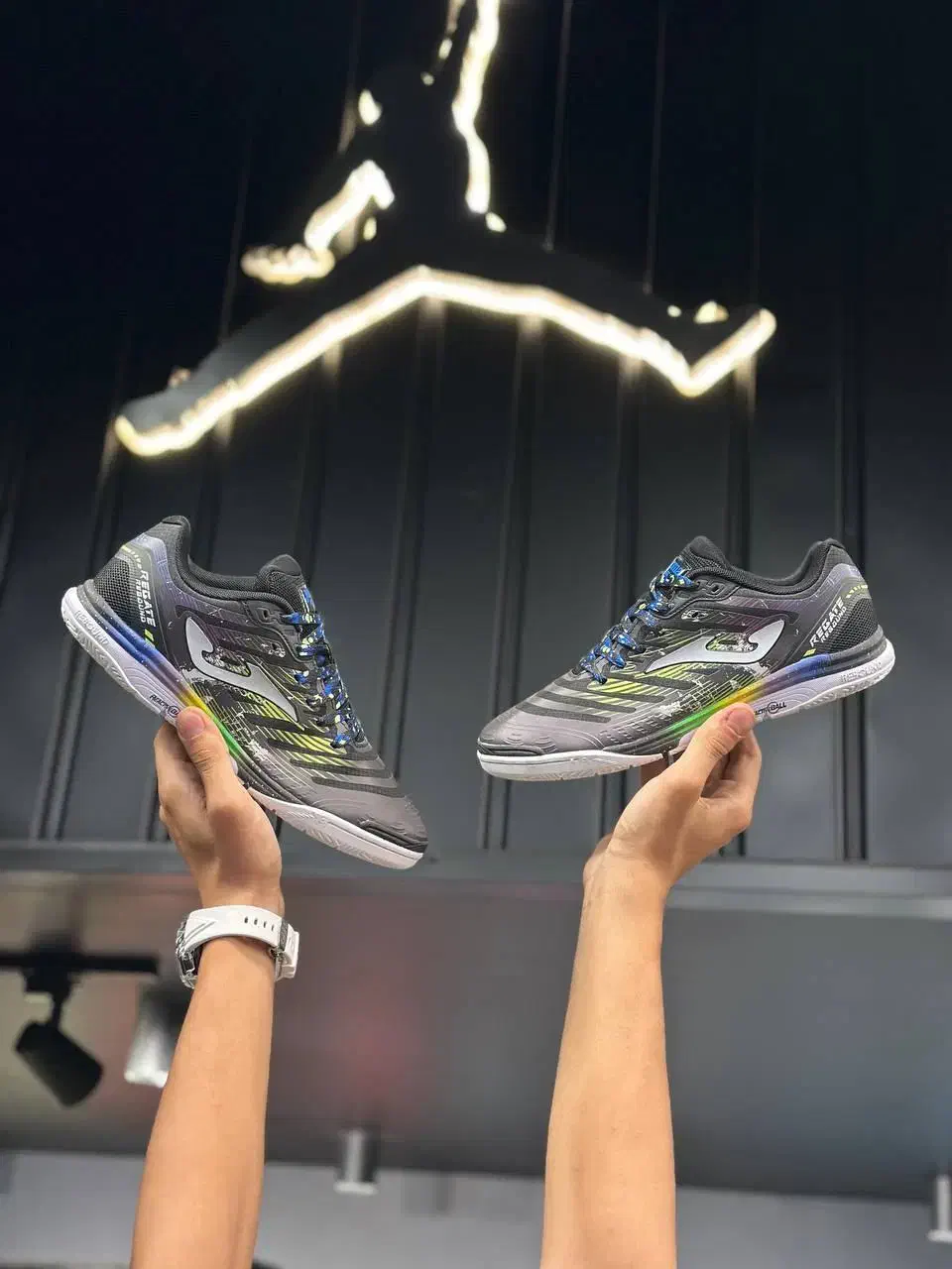 کفش فوتسالی|کیف، کفش، کمربند|کاشان, شهرک انقلاب|دیوار