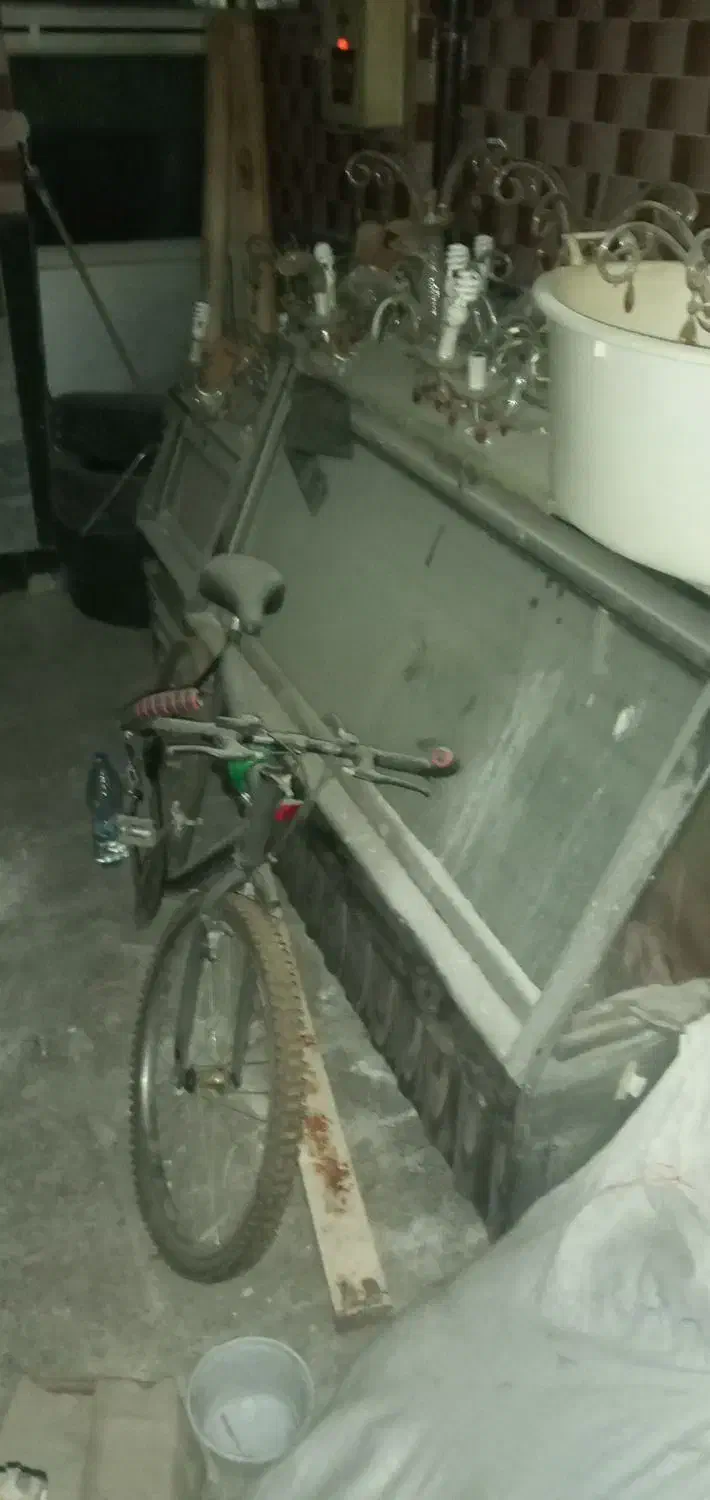 تعداد میز وصندلی غذاخوری به همراه یخچال ویترینی|کافیشاپ و رستوران|اهر, |دیوار