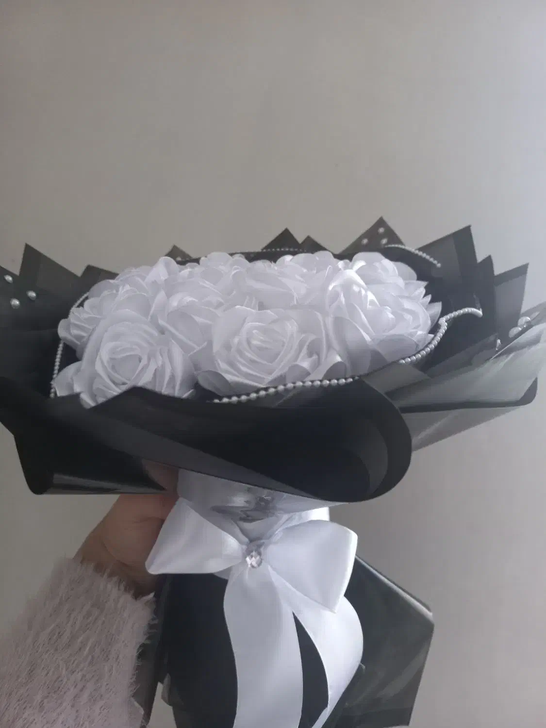 دسته گل آماده مرواریدی سفید سیاه|گل مصنوعی|اردبیل, |دیوار