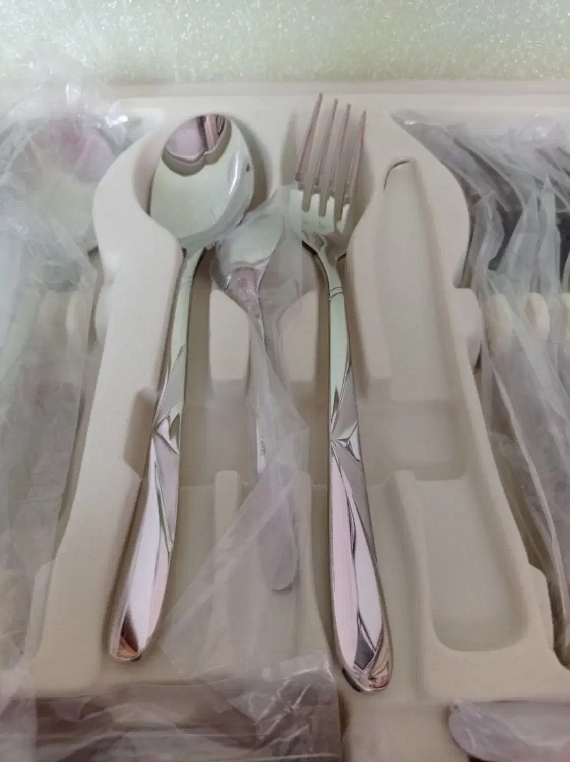 سرویس قاشق چنگال 24 نفره|ظروف سرو و پذیرایی|پاکدشت, پاکدشت (مامازند)|دیوار