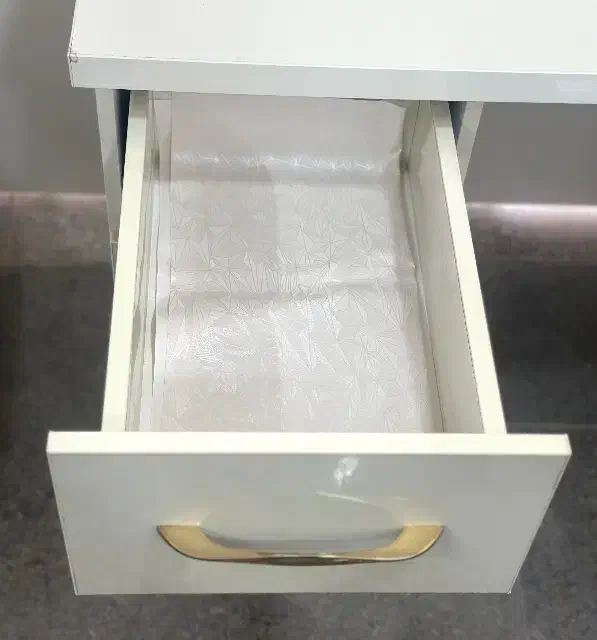 میز ناخن در حد نو ، جنس فایبرگلاس|آرایشگاه و سالنهای زیبایی|ابهر, |دیوار