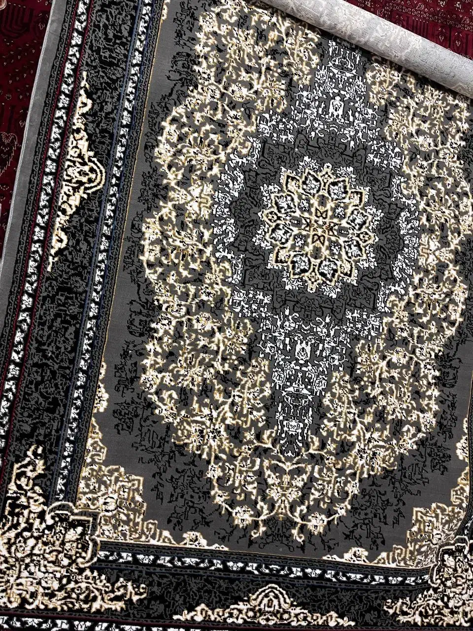 فرش نو اصلا باز نشده|فرش|باقرشهر, |دیوار