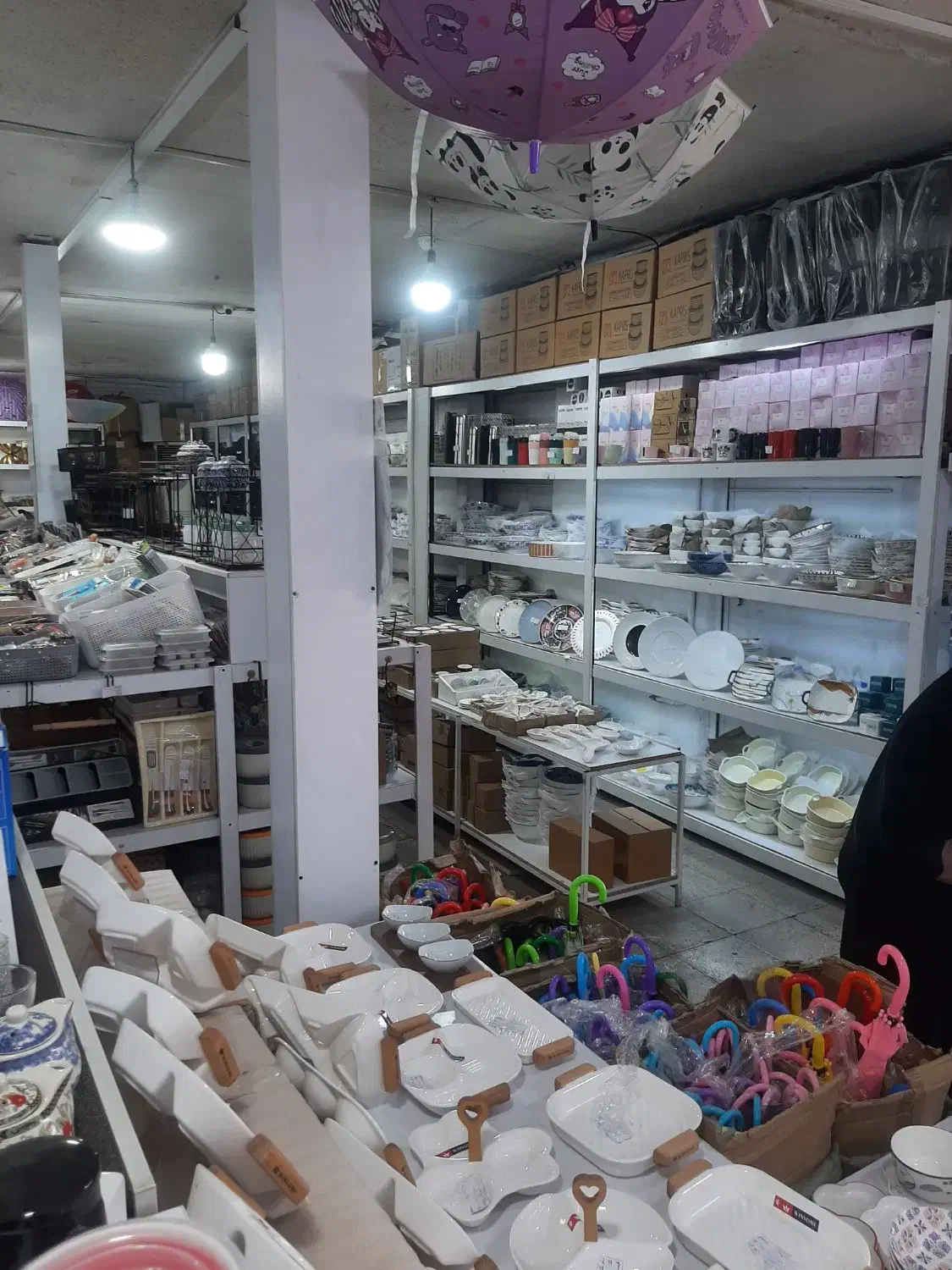 فروشنده و کارگر آقا(بازار صالح آباد غربی)|استخدام بازاریابی و فروش|آفتاب, |دیوار