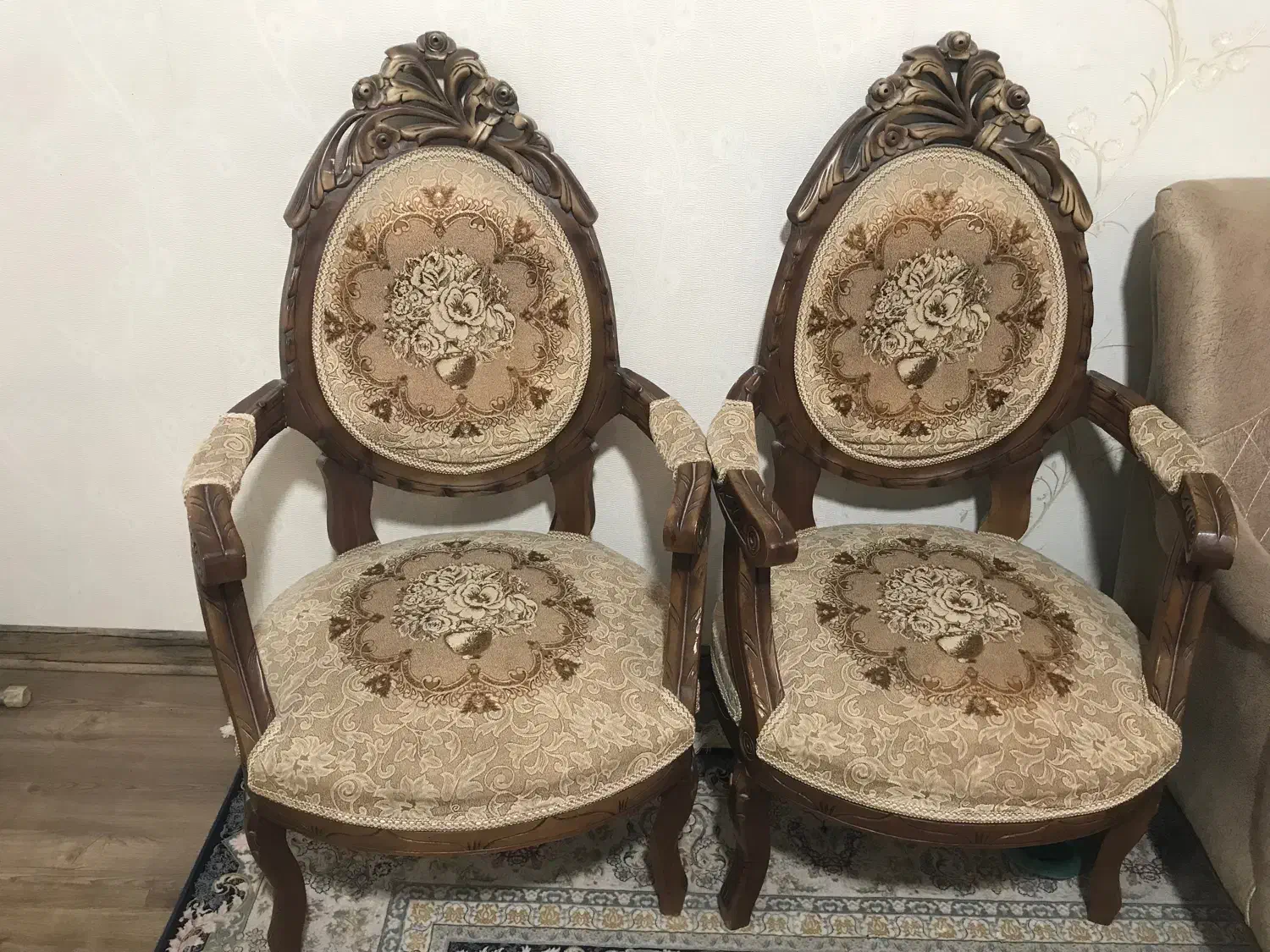 مبل سلطنتی دست ساز با چوب راش|مبلمان خانگی و میز عسلی|کاشان, راوند|دیوار