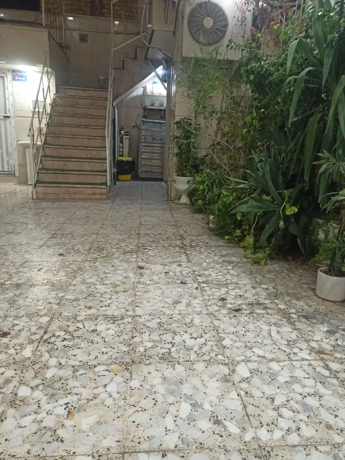 نیروی خدمه مرد برای مدرسه|استخدام سرایداری و نظافت|بندر گناوه, |دیوار