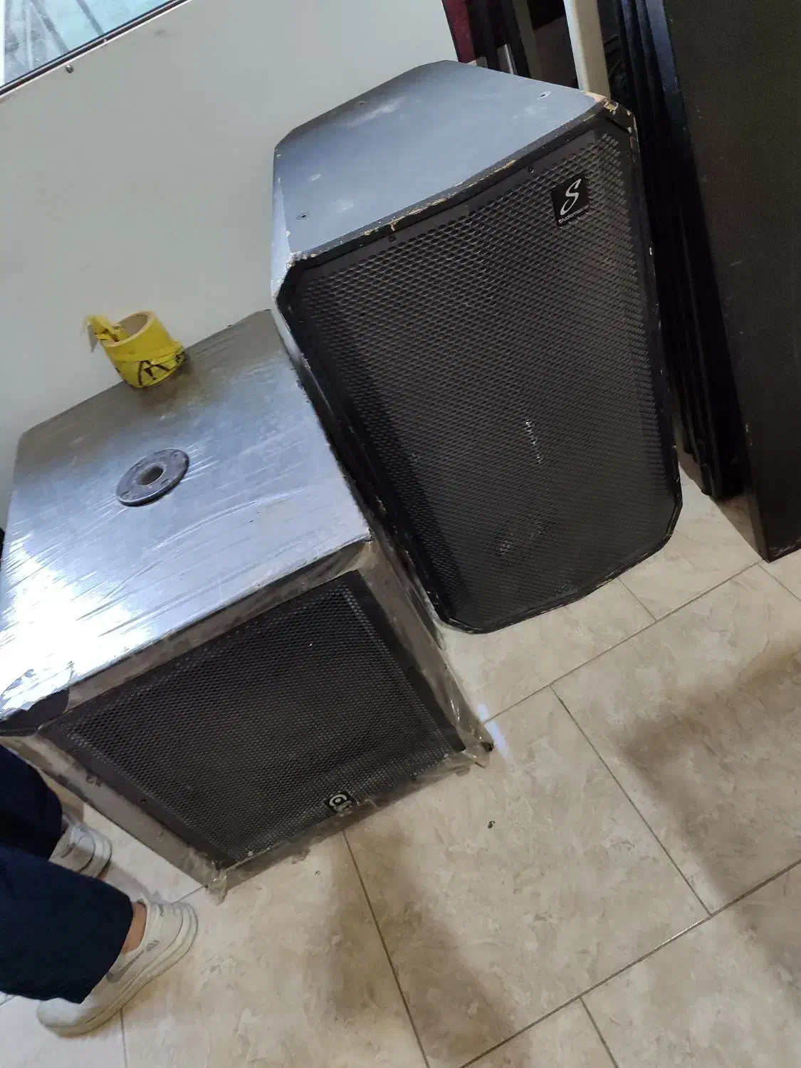 باند پسیو استریومستر|صوتی و تصویری|گلوگاه, |دیوار