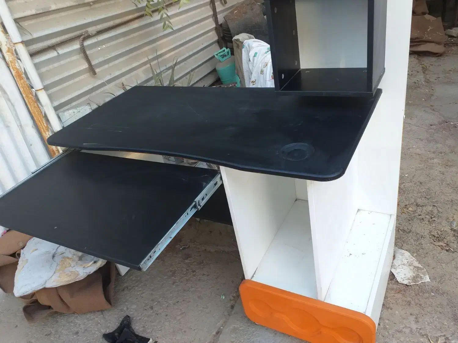 میز کامپیوتر در حد نو|میز تحریر و کامپیوتر|بندرعباس, |دیوار