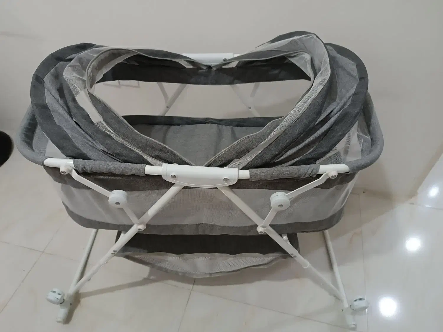 تخت کنار مادر ـ روروئک|تخت و صندلی بچه|ری, منصوریه منگل|دیوار