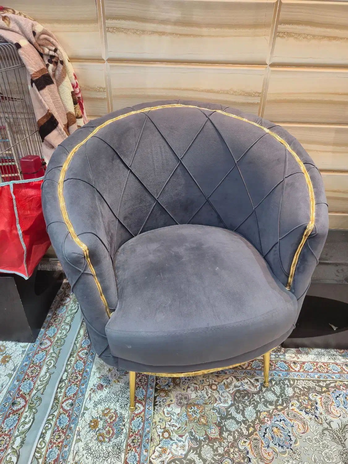 مبل راحتی برای جهیزیه به همراه میز کاملا سالم نو|مبلمان خانگی و میز عسلی|یزد, |دیوار