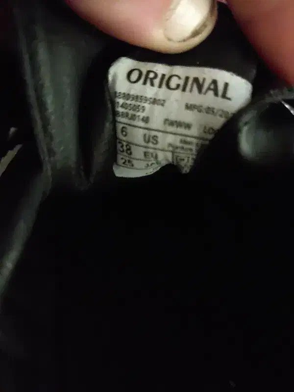 کتانی پیاده روی|کیف، کفش، کمربند|رشت, گلسار|دیوار