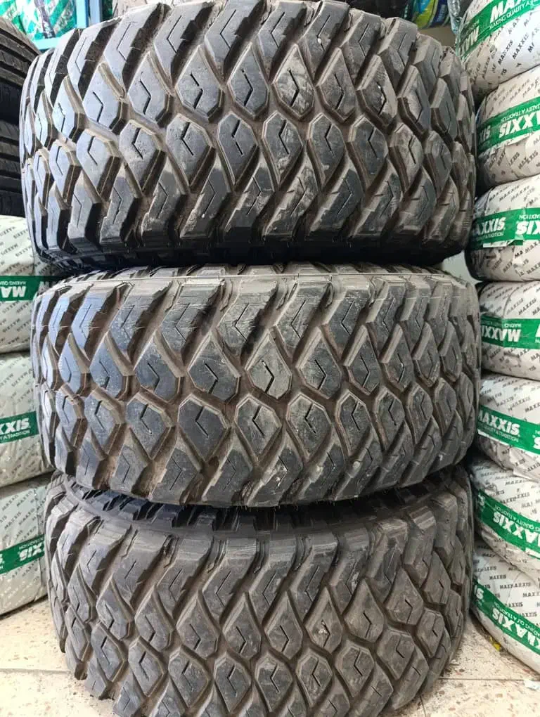 رینگ ۱۰ اینچ و لاستیک پاترول افرودی ۳۳/۱۲.۵/۱۵|قطعات یدکی و لوازم جانبی|شهریار, کهنز|دیوار