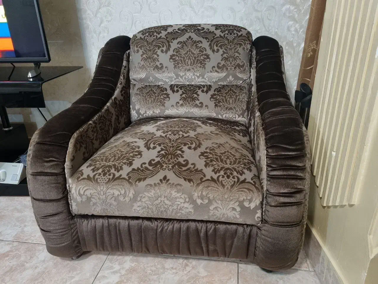 مبل ۸ نفره|مبلمان خانگی و میز عسلی|رشت, چله خانه|دیوار