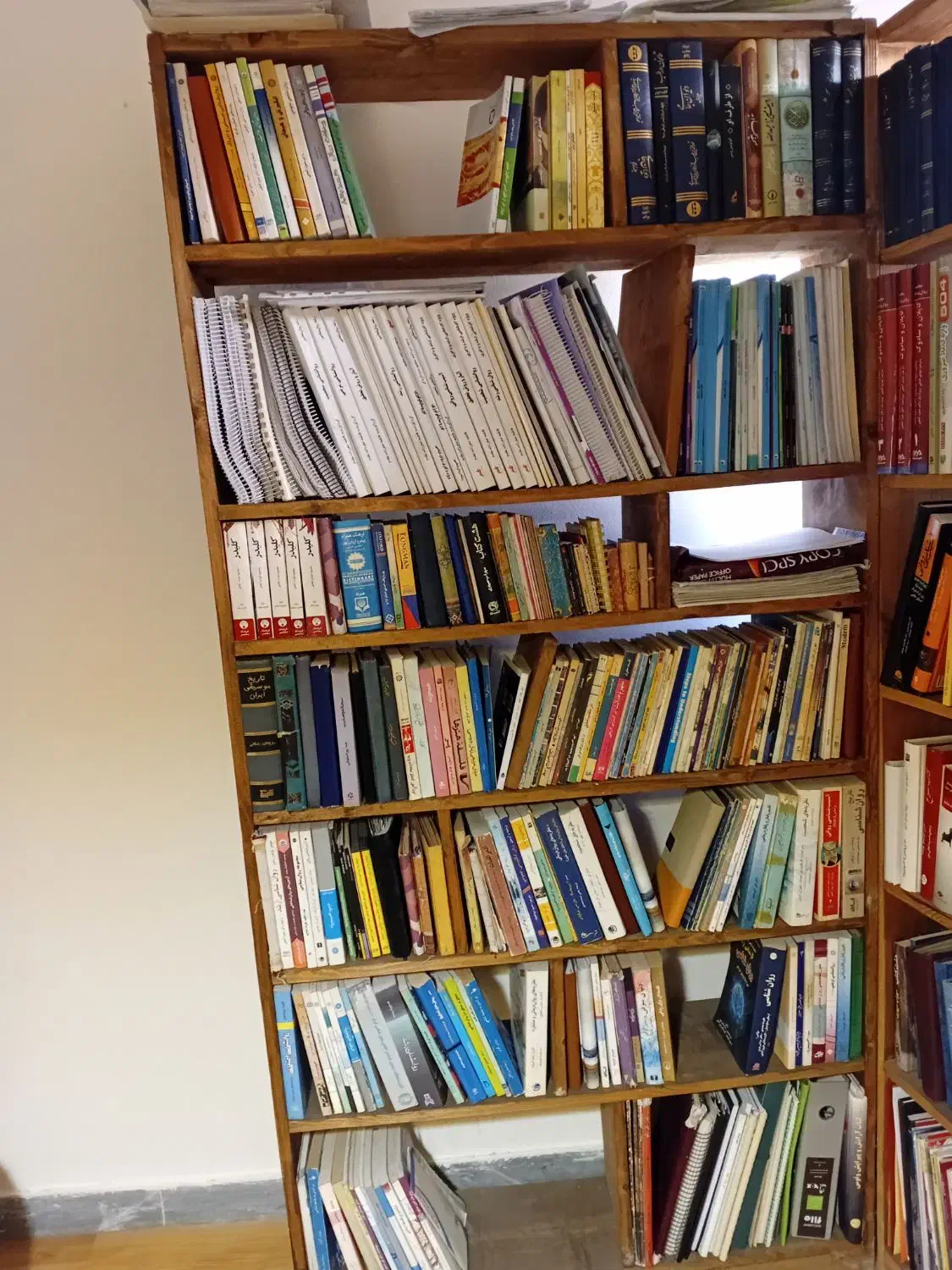 کتابخانه|کتابخانه، شلف، قفسه‌های دیواری|رشت, پستک|دیوار