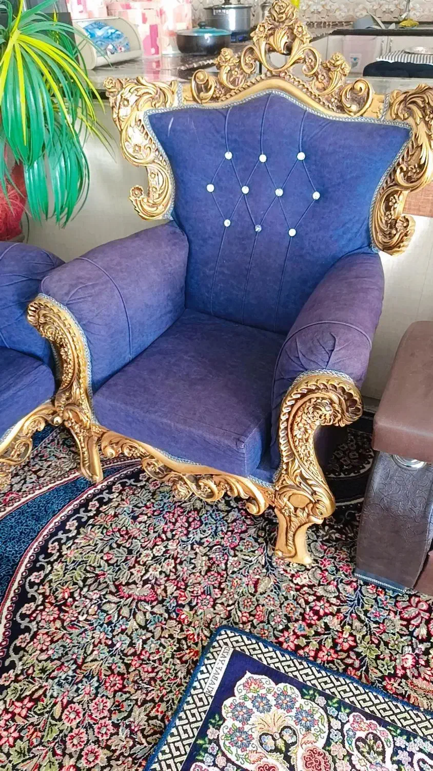 مبل سلطنتی هفت نفره در حد نو|مبلمان خانگی و میز عسلی|سیرجان, |دیوار