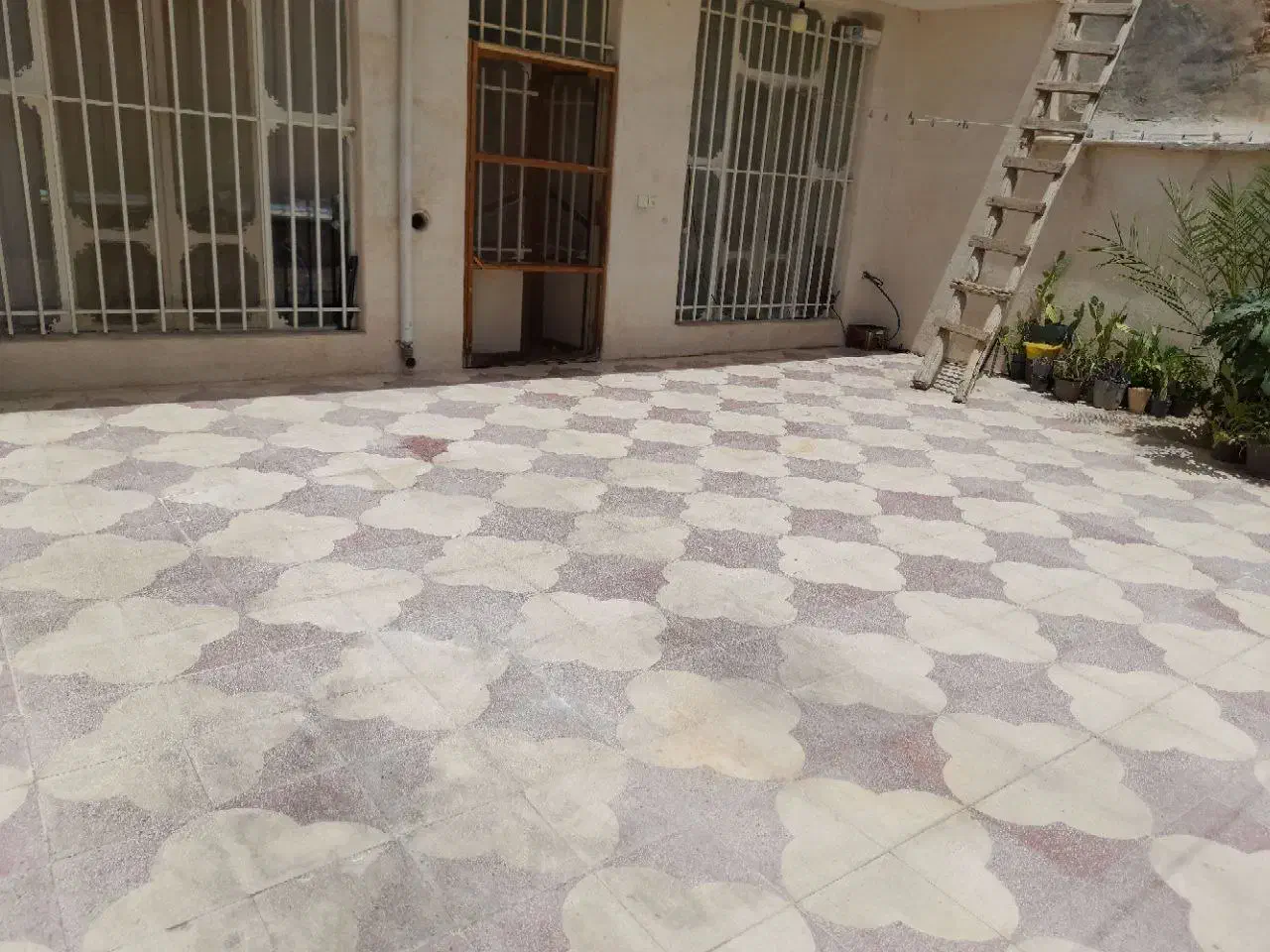 خانه ویلایی.تمیز و شیک نزدیک به خیابان.پول زمینش|فروش خانه و ویلا|شیراز, شهرک مفتح|دیوار