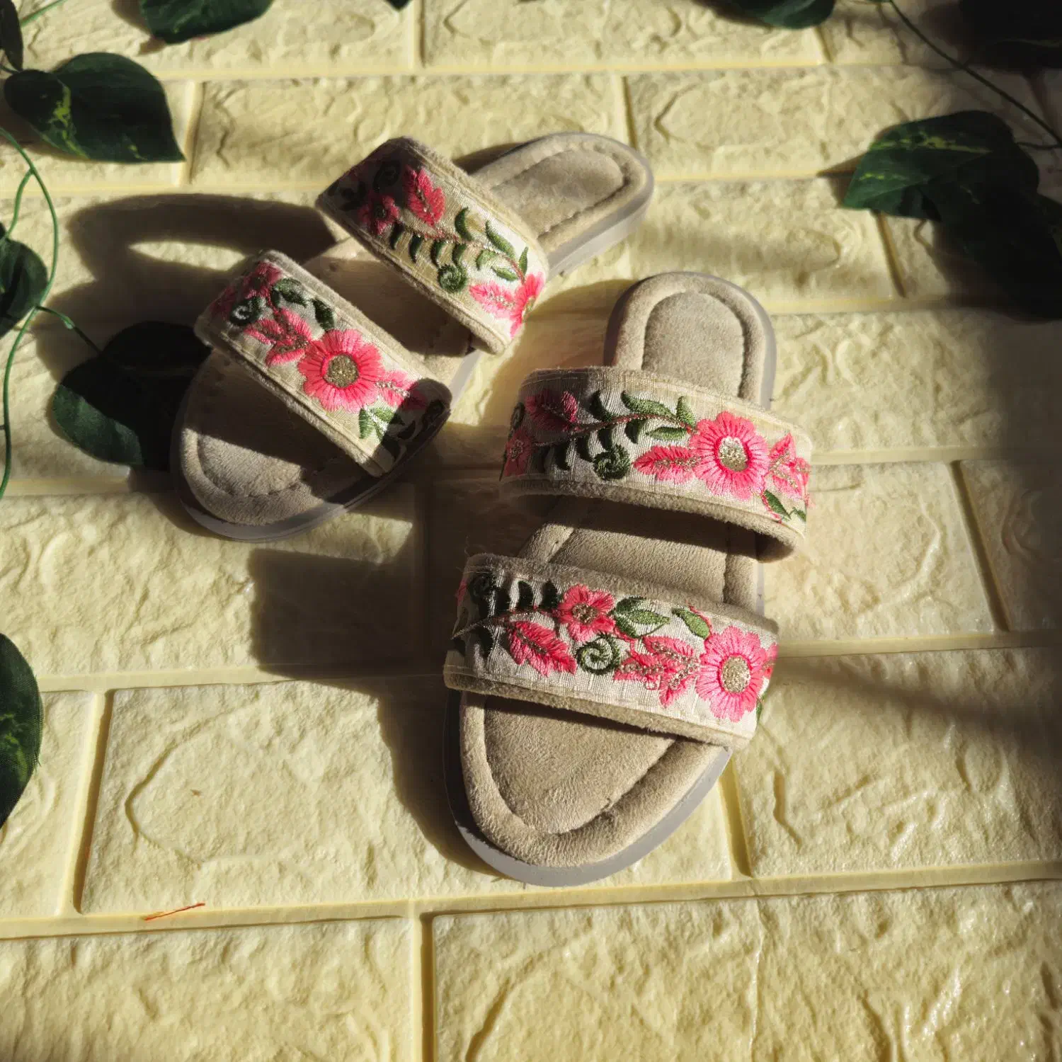 صندل|کیف، کفش، کمربند|سقز, |دیوار