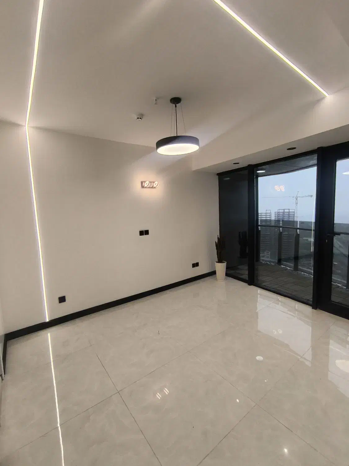 ۸۵متر جنوبی برج لوکس الماس شیشه دریاچه ایرانمال