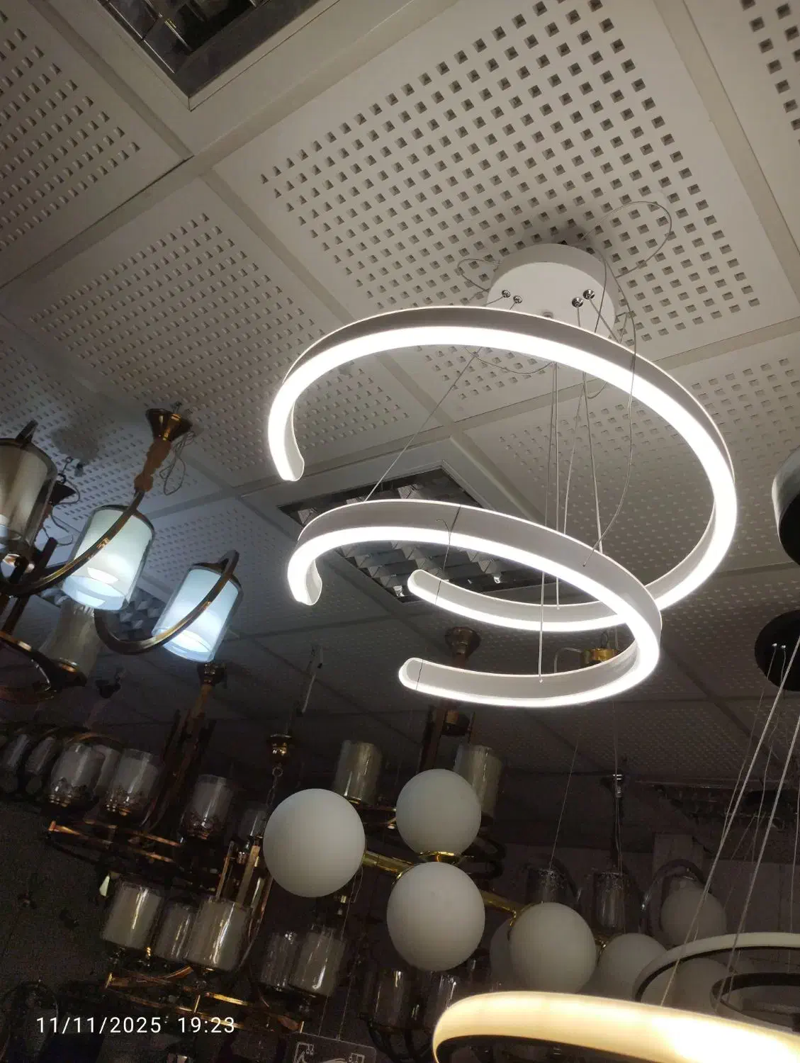 لوستر اس ام دی|لوستر و چراغ آویز|یزد, |دیوار