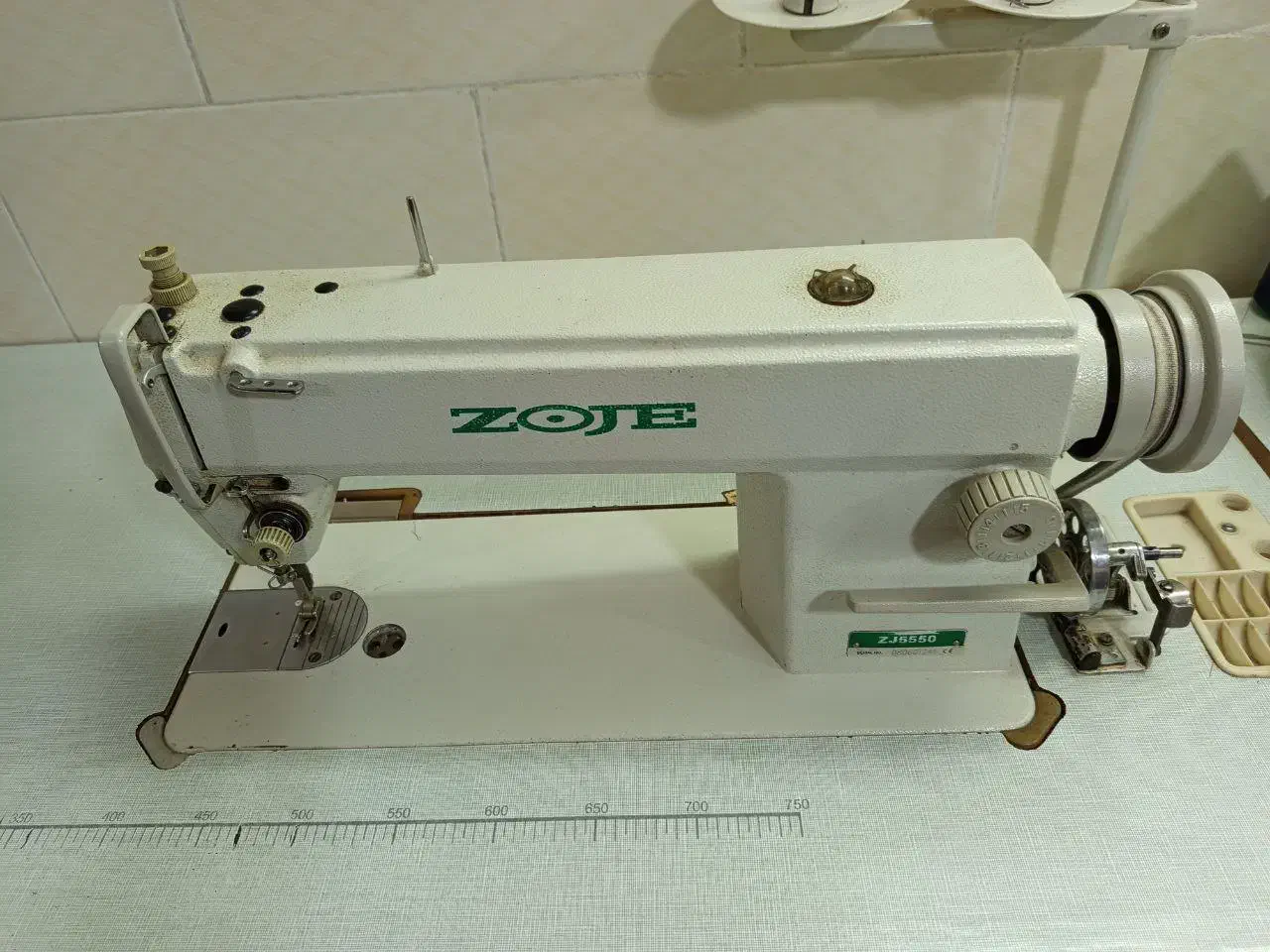 چرخ خیاطی|چرخ خیاطی و ریسندگی|تربتحیدریه, آبشار|دیوار