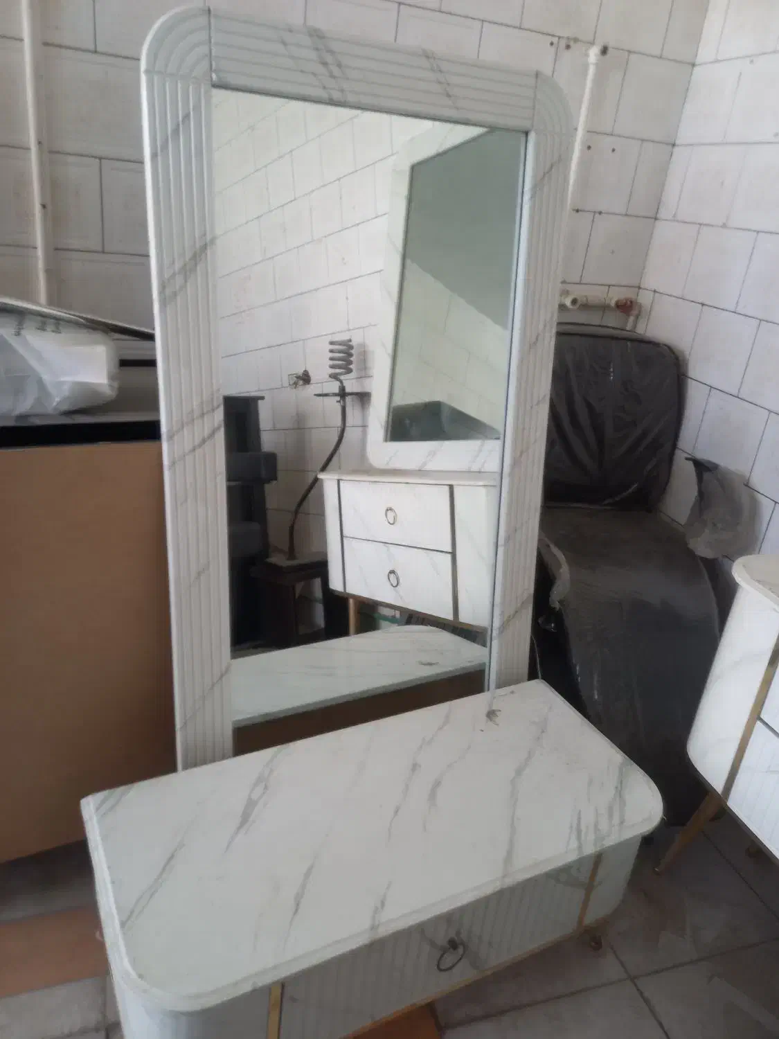 لوازم ارایشگاه|آرایشگاه و سالنهای زیبایی|فلاورجان, |دیوار