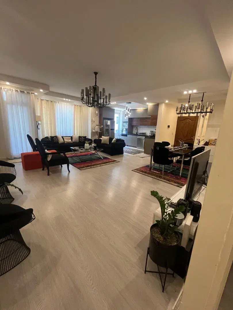 ۱۱۵متر  دادمان درحد‌نوساز  غرق‌نور  لابی‌دار