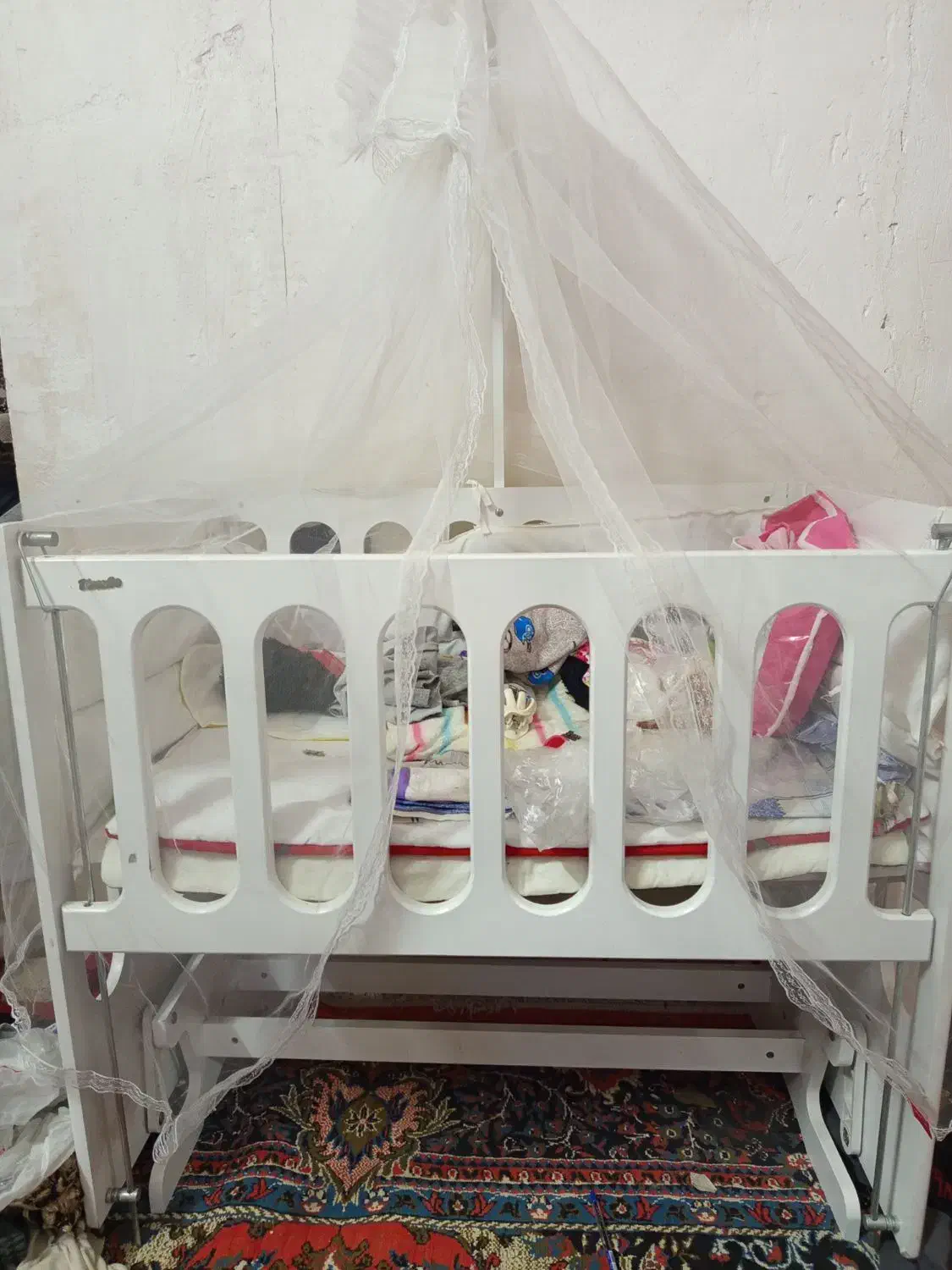 تخت نوزاد|تخت و صندلی بچه|کوه چنار, |دیوار