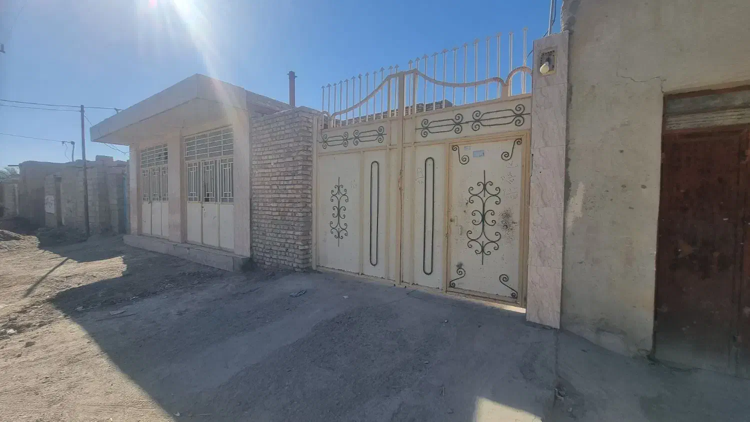 منزل بزرگ ویلایی به همراه مغازه بزرگ دو درب|فروش خانه و ویلا|سراوان, |دیوار